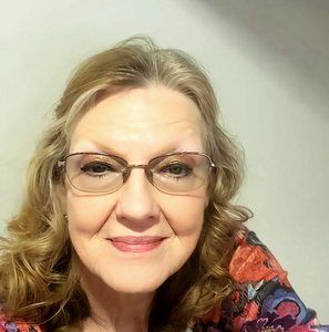 Meet your Posher, Nola